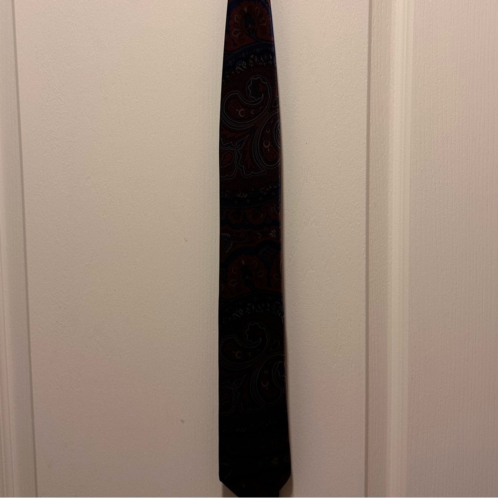 Dark red and blue paisley tie brand new